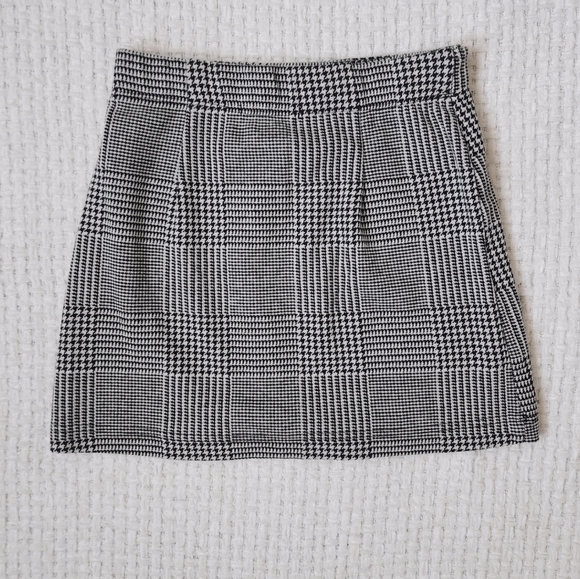 Plaid Skirt - Picture 4 of 5
